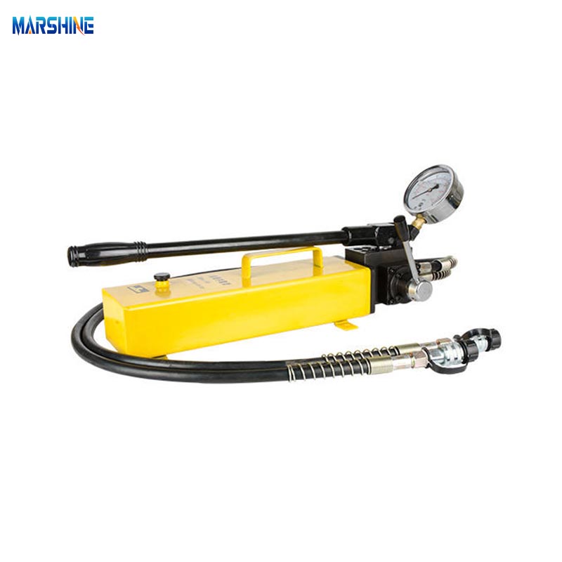 Mi hajtja a folyadékot a kézi hidraulikus szivattyúrendszerben?