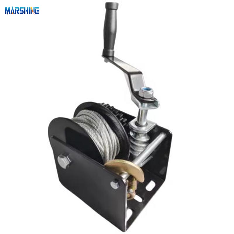 Hogyan növelik a csigahajtómű csörlők a biztonságot ipari környezetben?